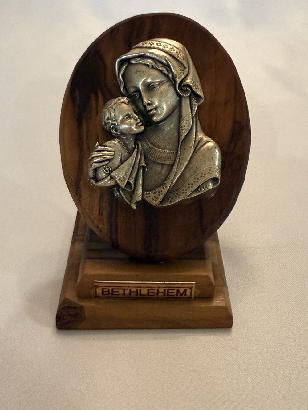 VTG Bethlehem olive wood plaque w/metal Relief Of Virgin Mother & Jesus 3.5”x2”
